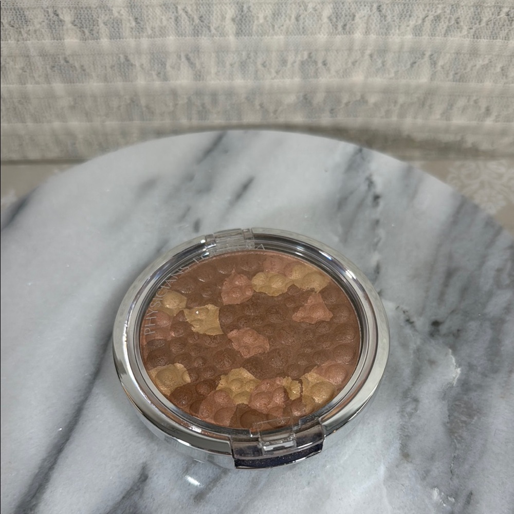 Bronzer with Gold and Brown Tones